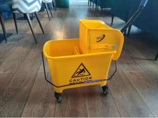 Ведро на мытья полов на колёсах