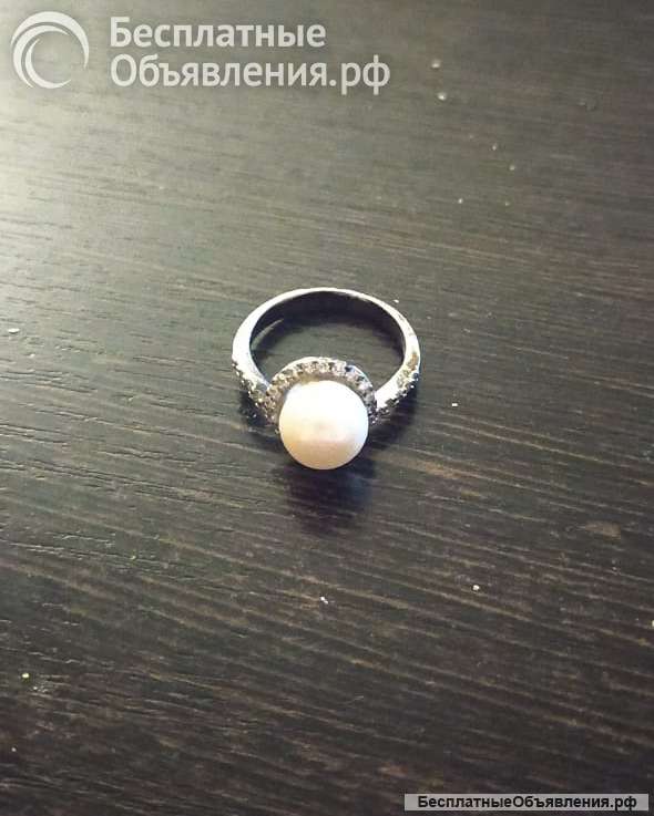 Кольцо и серьги из серебра с жемчугом и фианитами 925 пробы