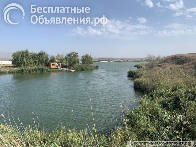 Участок на берегу озера