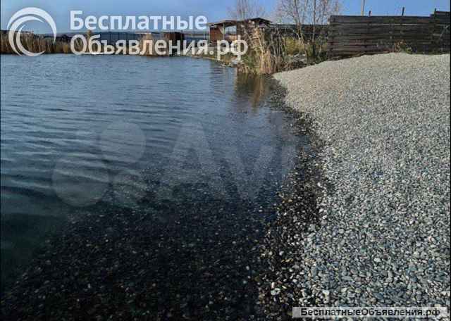 Участок на берегу озера