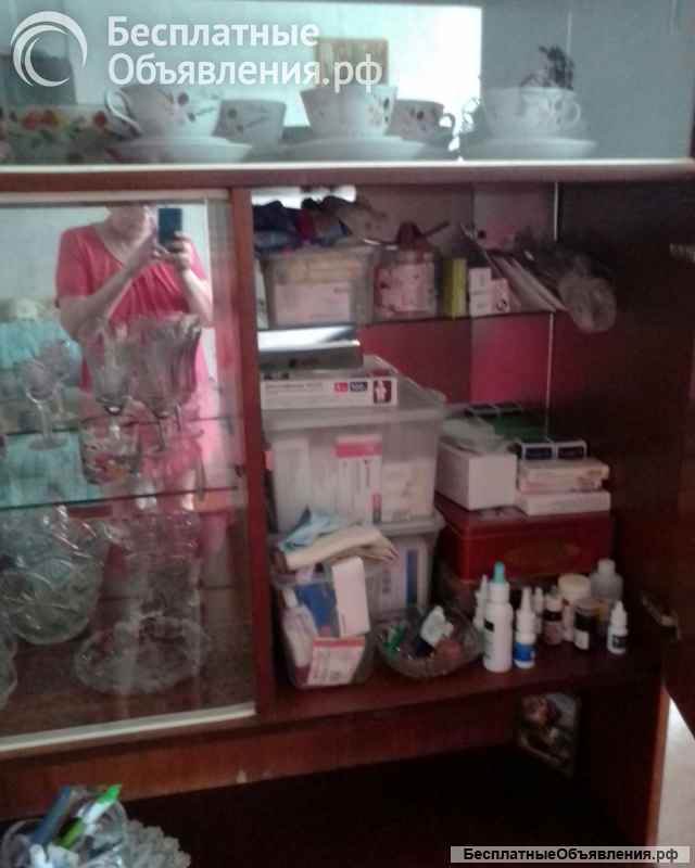 Отдам шкаф-сервант