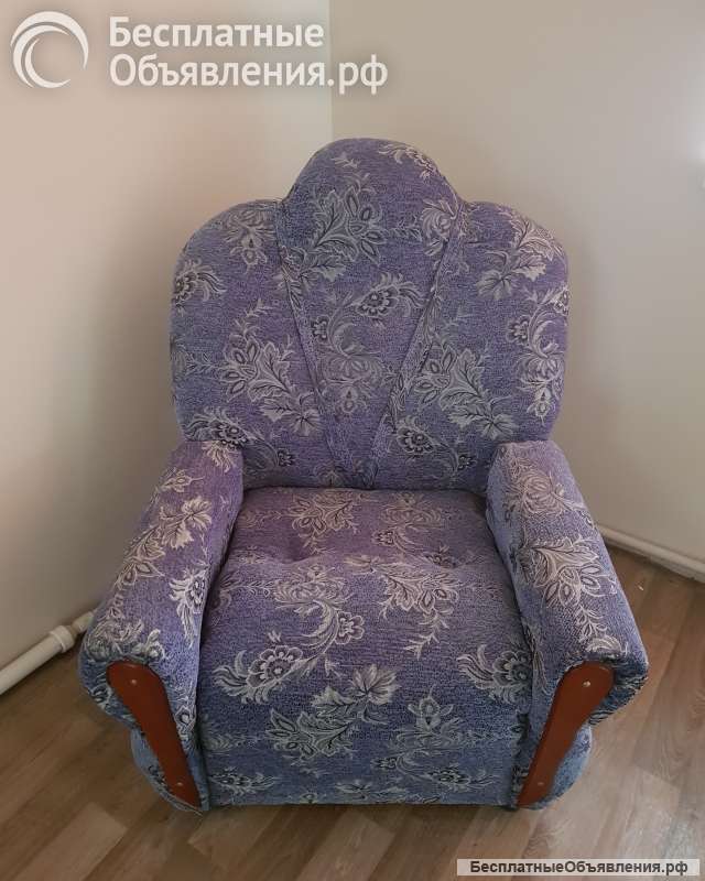 Недорого продается диван и кресло