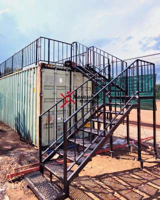 Уличная металлическая лестница на 2 этаж дома от производителя