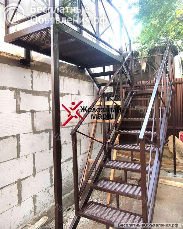 Уличная металлическая лестница на 2 этаж дома от производителя