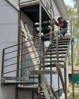 Уличная металлическая лестница на 2 этаж дома от производителя