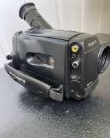 Аналоговую видеокамеру "Sony"(Япония) под кассету 8 мм