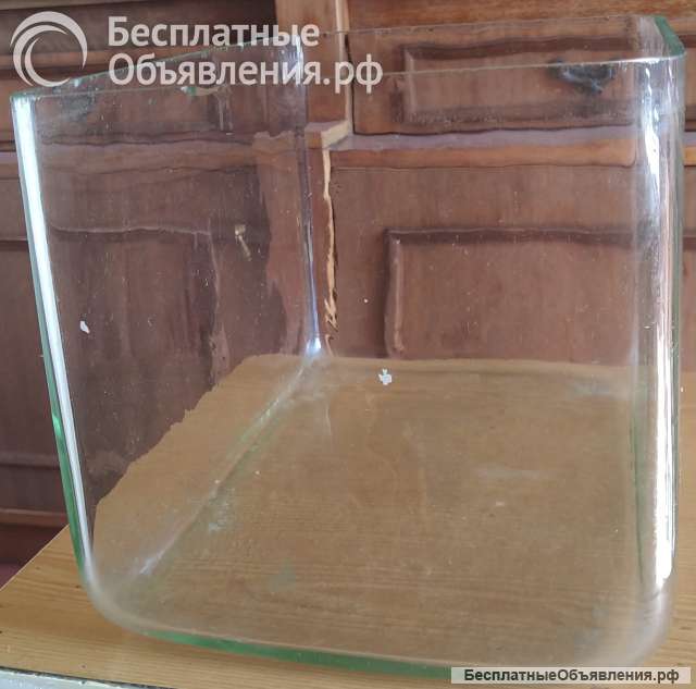 Полностью стеклянный аквариум (сплошной) объемом 11 литров