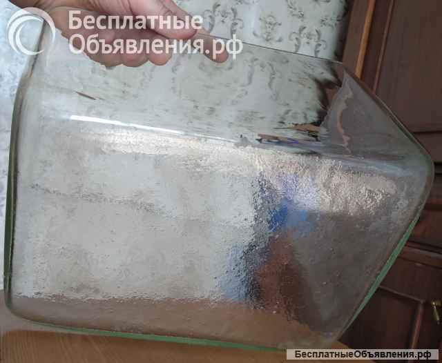 Полностью стеклянный аквариум (сплошной) объемом 11 литров