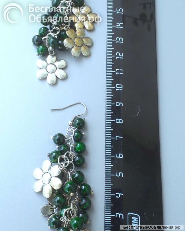 Серьги Ромашка с зеленым камнем
