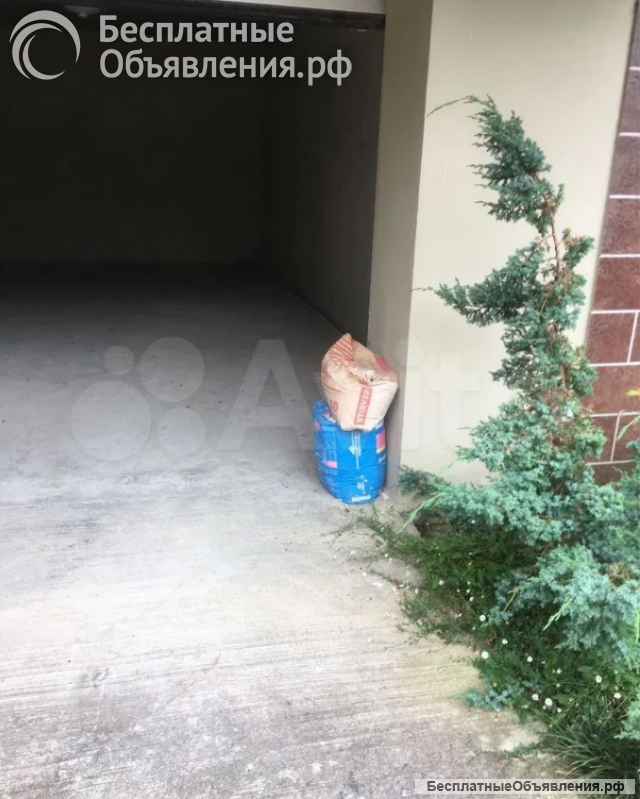 Машиноместо. В хорошем кооперативе (бассейн). Хорошее место с охраной.