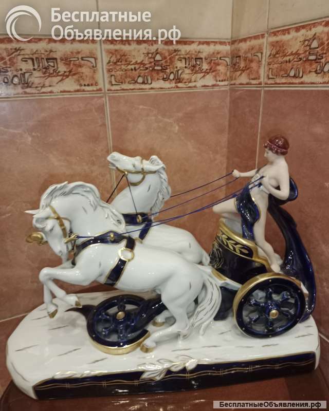 Статуэтка фарфоровая 42х30 см Колесница Royal Dux