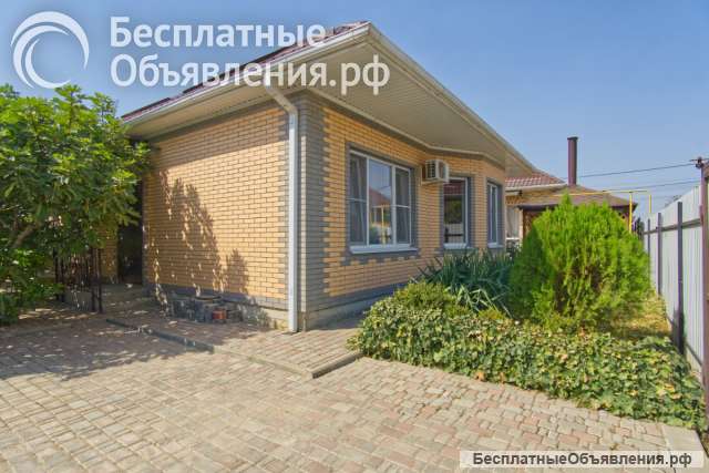 Современный дом с ремонтом и садом