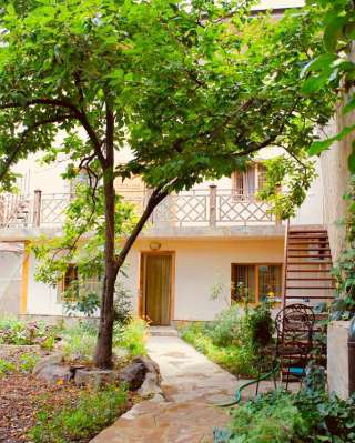 Аренда апартаментов в Ялте с бассейном