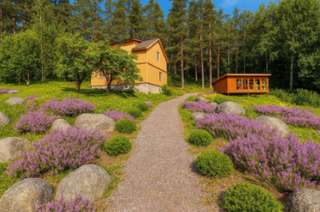 Меняю два жилых дома на квартиру в Санкт-Петербуге