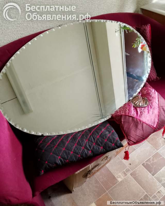 Настенное овальное зеркало периода СССР