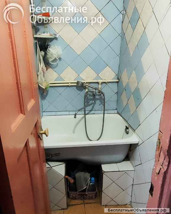 Комнату на Ломоносова, д. 9, в семейном блоке.