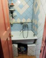 Комнату на Ломоносова, д. 9, в семейном блоке.