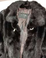 Женскую норковую шубу