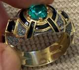 Редкое кольцо с изумрудом и чёрными бриллиантами