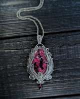 Редкий кулон с Эвдиалитом