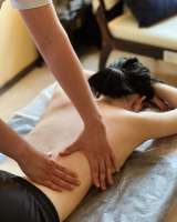 Массаж при остеохондрозе, боли в спине