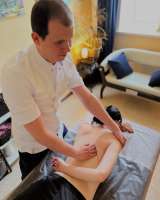 Массаж при остеохондрозе, боли в спине