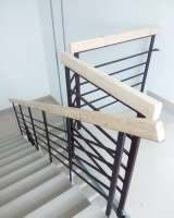 Поручни деревянные для лестниц и балконов