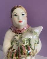 Статуэтка. (Конаково). Девочка с елкой.