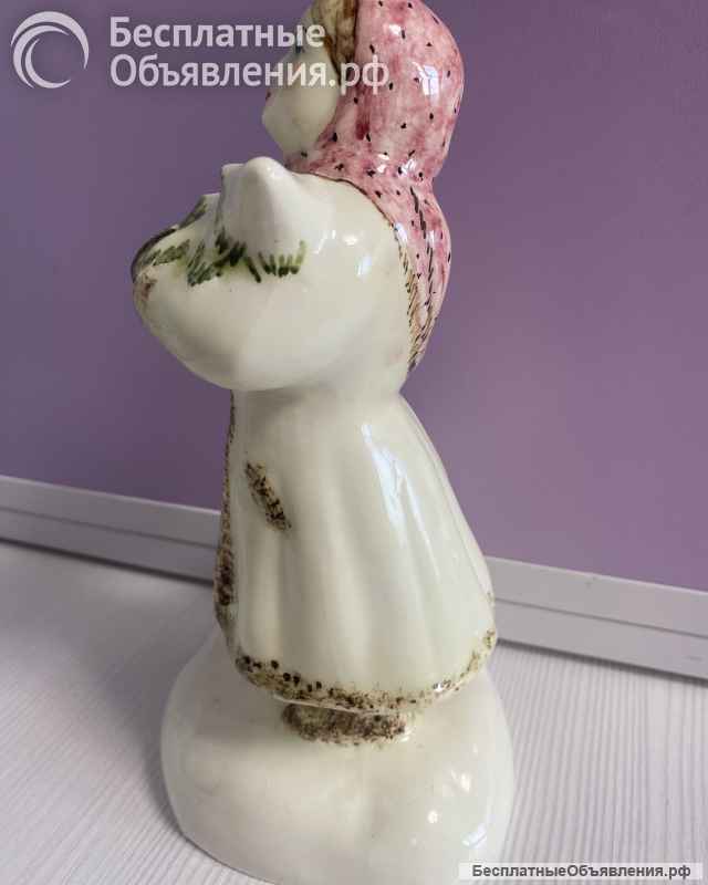 Статуэтка. (Конаково). Девочка с елкой.