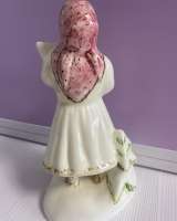 Статуэтка. (Конаково). Девочка с елкой.