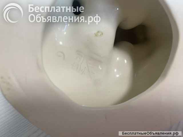 Статуэтка. (Конаково). Девочка с елкой.