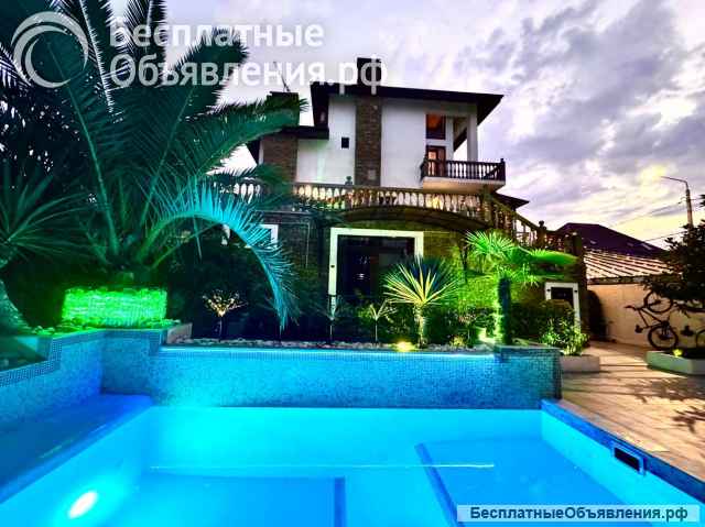 Русская баня с теплым бассейном, беседкой и мангалом в центре Сириуса