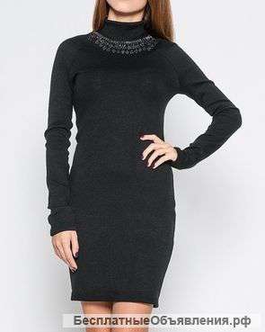 Теплое вязаное черное платье р. 48