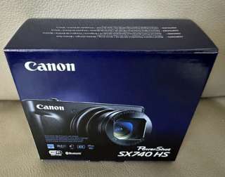 Новая цифровая фотокамера Canon PowerShot SX740 HS в серебристом цвете