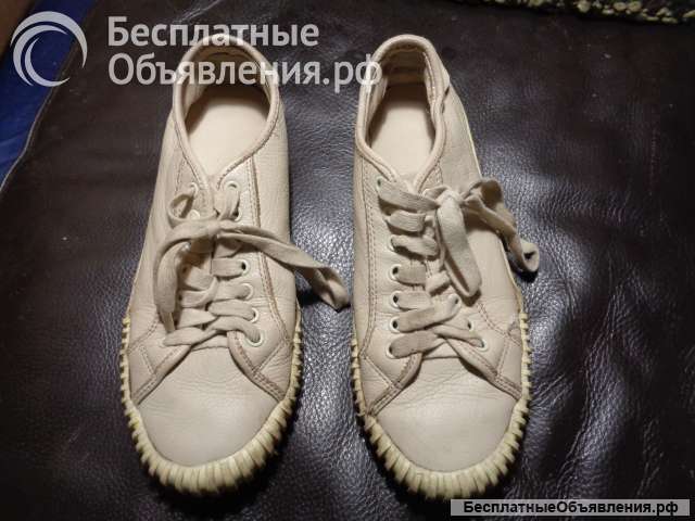Кожаные турецкие белые кроссовки размер 38 в хорошем состоянии