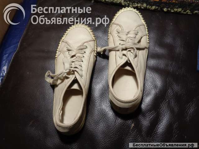 Кожаные турецкие белые кроссовки размер 38 в хорошем состоянии
