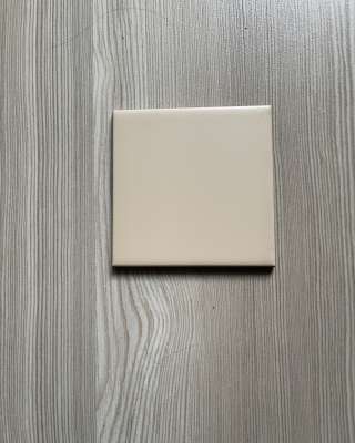 Кафельную плитку 10х10 см.-40 шт.