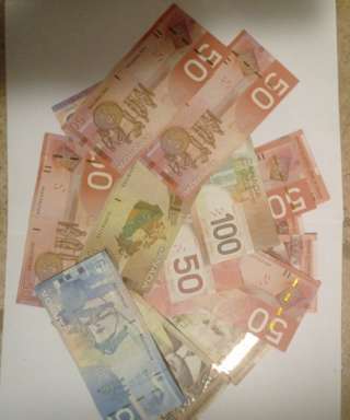 Обменять канадские доллары старого образца в Москве