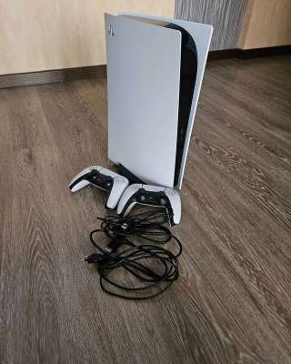 PS5 в отличном состоянии, возможна отправка
