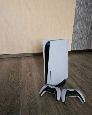 PS5 без дефектов, не шумит и не перегревается