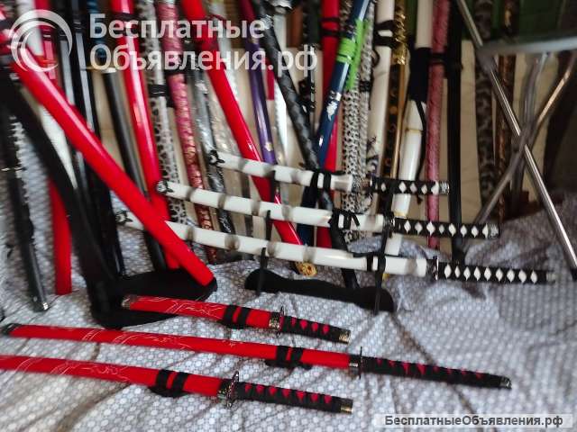 Катаны, казачьи шашки, бары глобусы