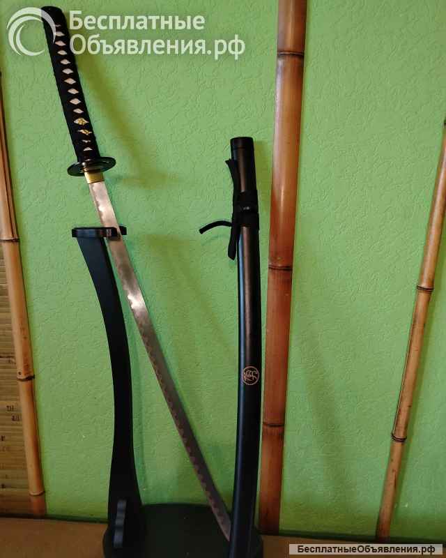 Катаны, казачьи шашки, бары глобусы