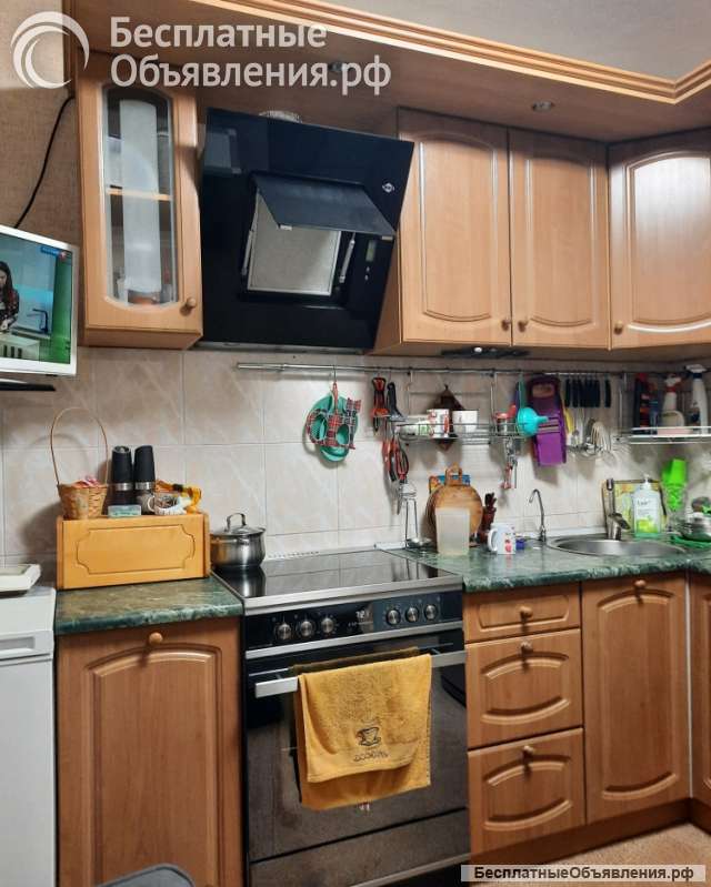 Срочно продам кухню с вытяжкой и мойкой