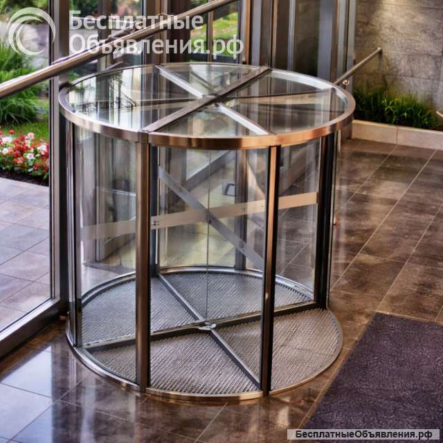 Гнутый триплекс для револьверных дверей