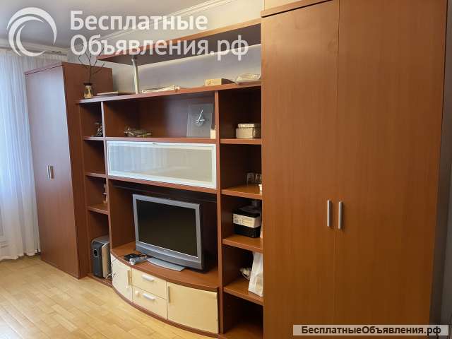 Меб. стенку (Италия), 2-х сп. кровать (Италия).