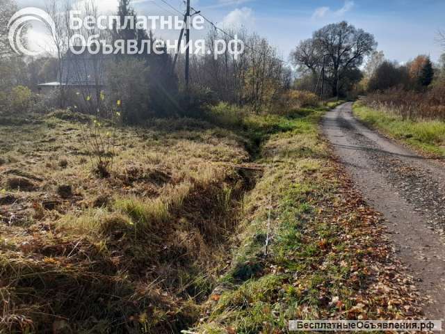 Заезд на участок через канаву, площадка под автомобиль