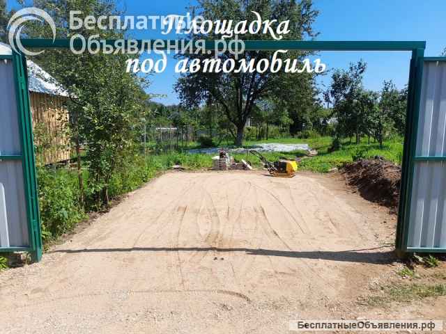 Заезд на участок через канаву, площадка под автомобиль