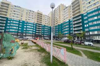 Квартиру-студию ул.Светлая, 11