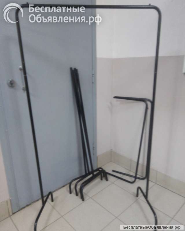 Стойки - вешалки, разборные 3 штуки