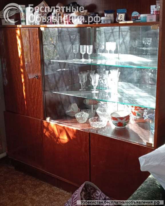 Сервант для посуды и вещей